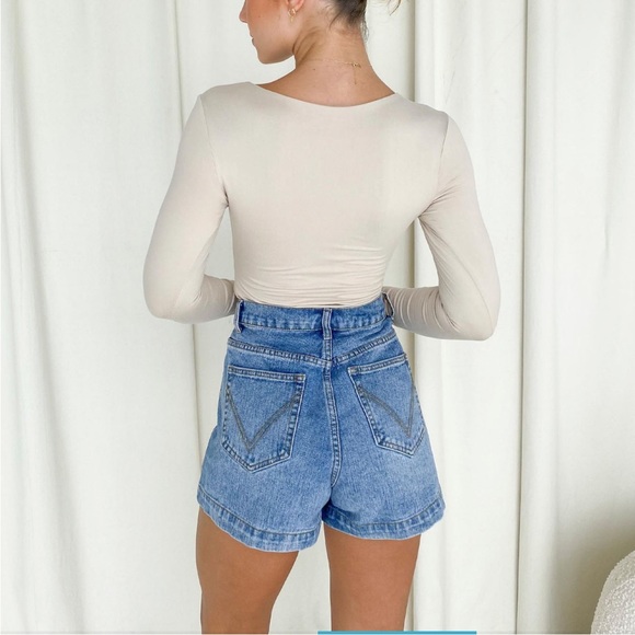 New Dasie Washed Away Denim Shorts // size 10 - Picture 2 of 3